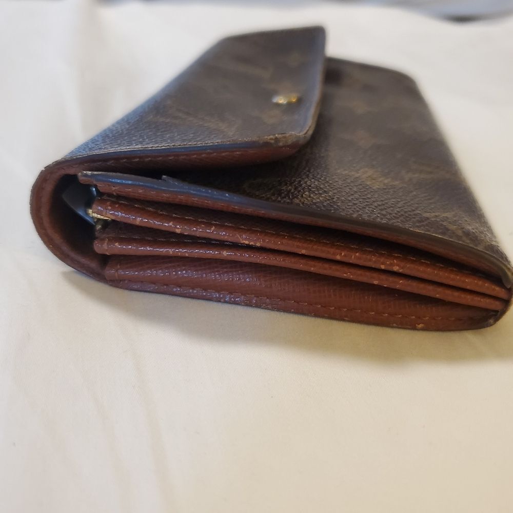 Louis Vuitton Sarah Wallet - Picture 7 of 16